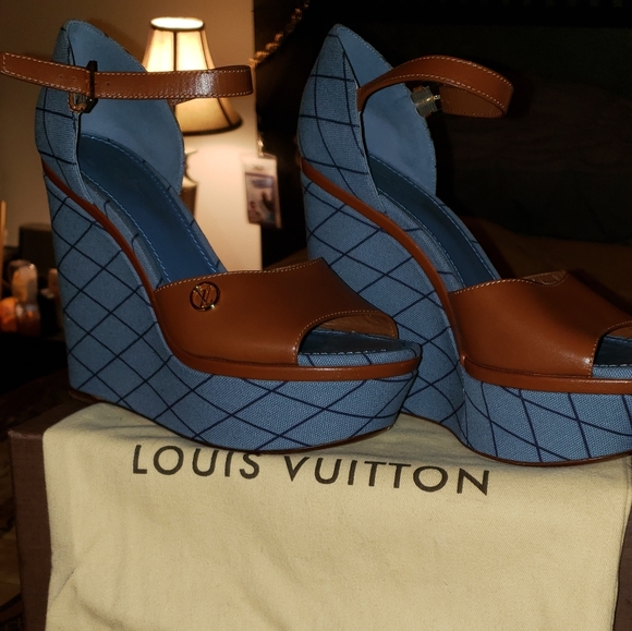 Shoes - Picture 3 of 7